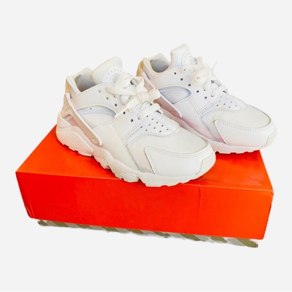Nike Women’s Air Huarache Sneaker Low Cut White and Platinum Cushioned - Picture 2 of 14